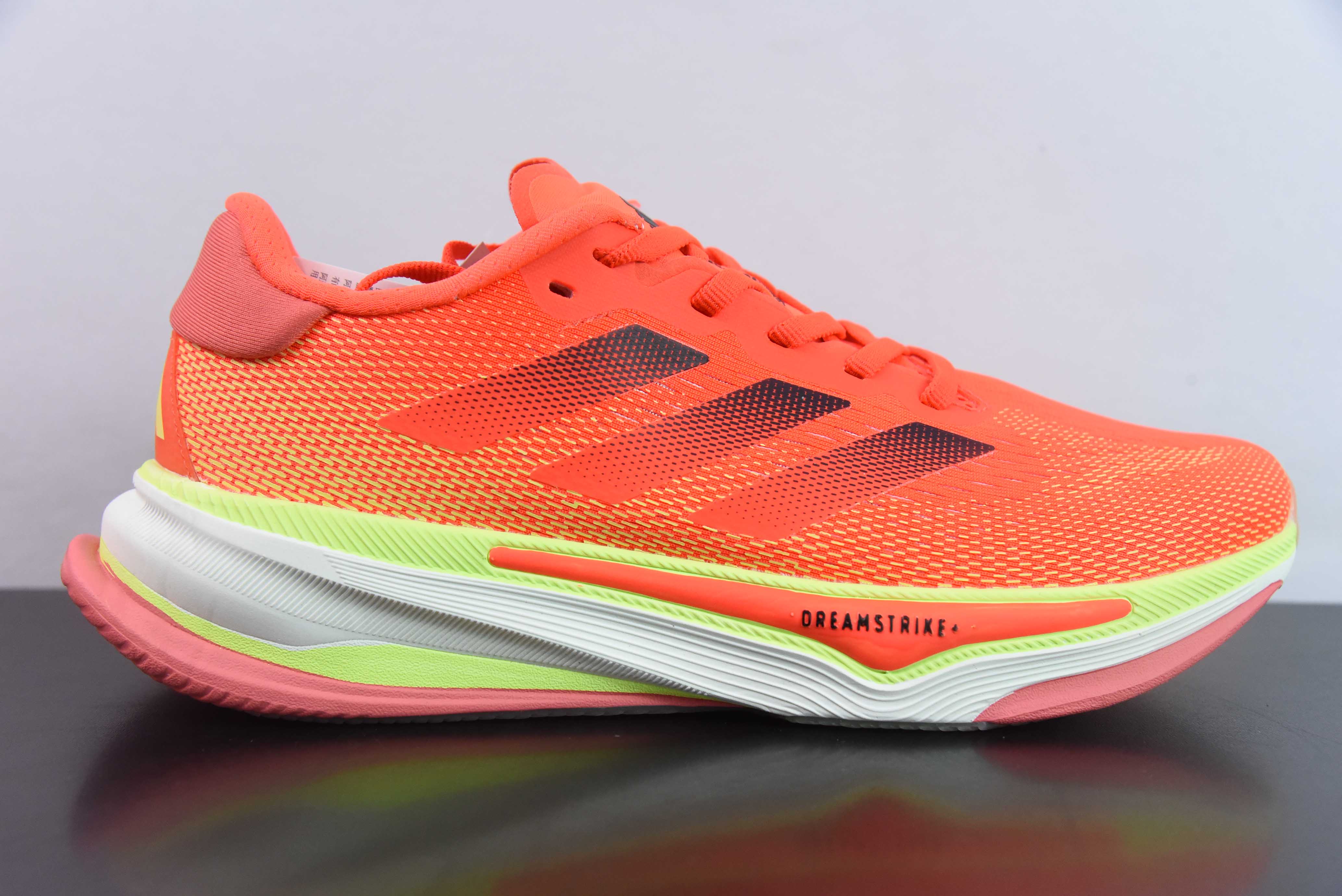 [Adidas Originals Series]The shoe uses a Dreamstrike midsole Combine cushionin