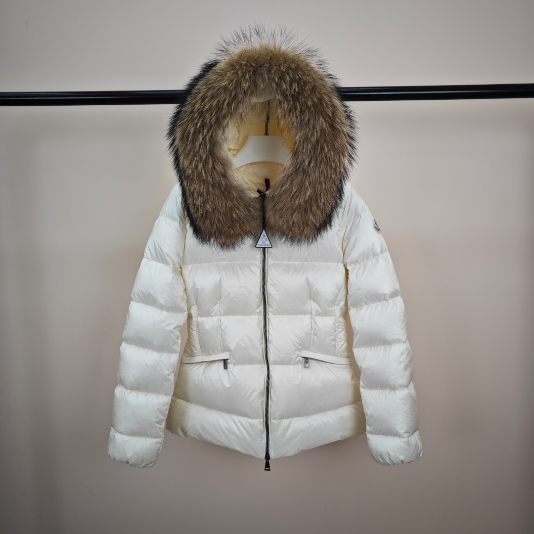 Top Moncler women's down jacket with fur collar, size 1234.-Big cat
