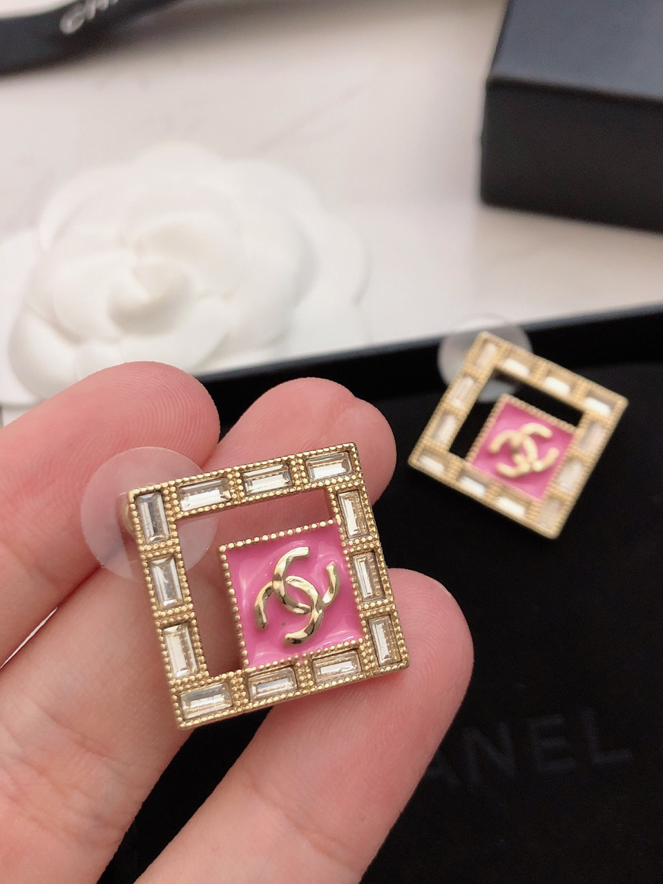 Chanel 香奈儿耳钉 款 爆上新， 同步