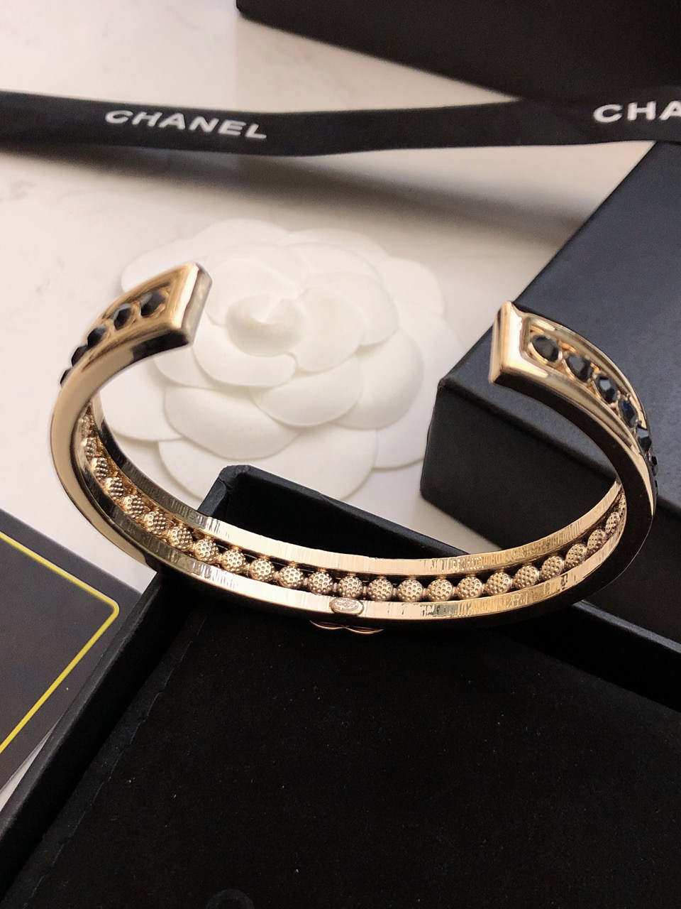 新款香奈儿Chanel字母双C字母手镯超重工blingbling颜色搭配得非常好高级感女神气质高端精钢材