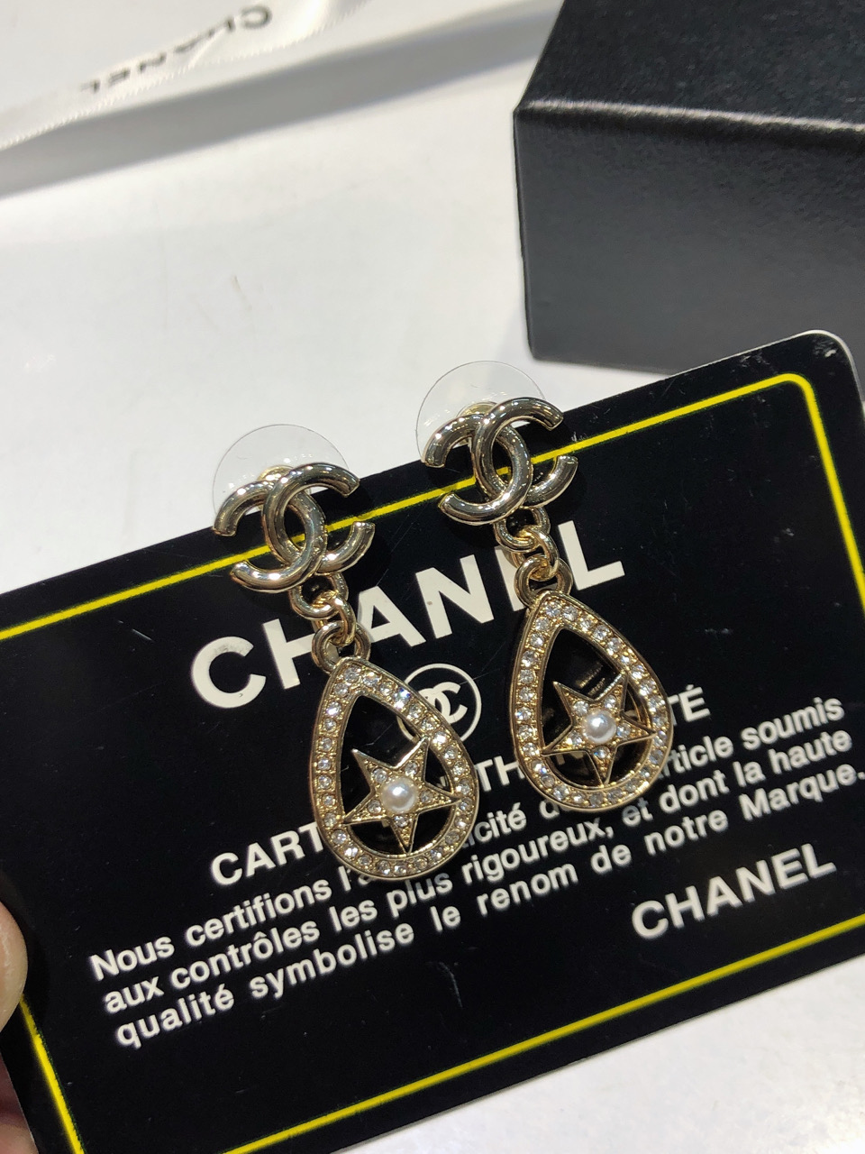 🛍香奈儿耳钉热销款火爆上新🆕🆕🆕😎CHAN 24双c耳钉🤔经典元素大双C，低调又经典🤑简约大气，百搭不挑