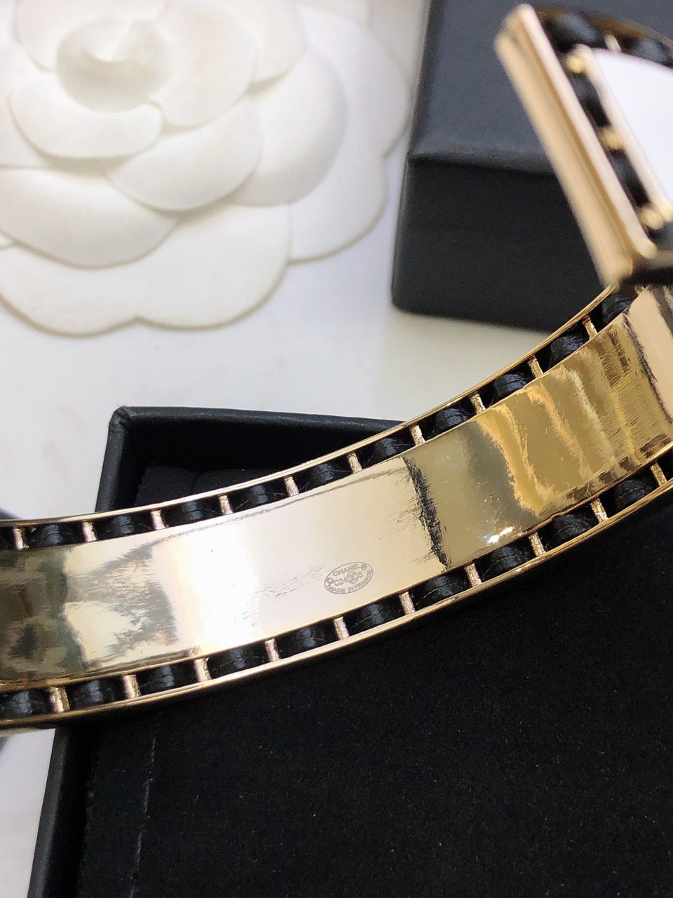 “Chanel’s Beautiful Bracelets: Perfect for Autumn and Winter 2024 Fashion” - 图片 3