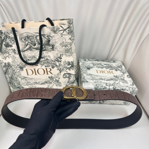 Ceinture Dior avec Boucle CD en Toile Jacquard Marron et Cuir de Veau 1 Ceinture Dior avec Boucle CD en Toile Jacquard Marron et Cuir de Veau
