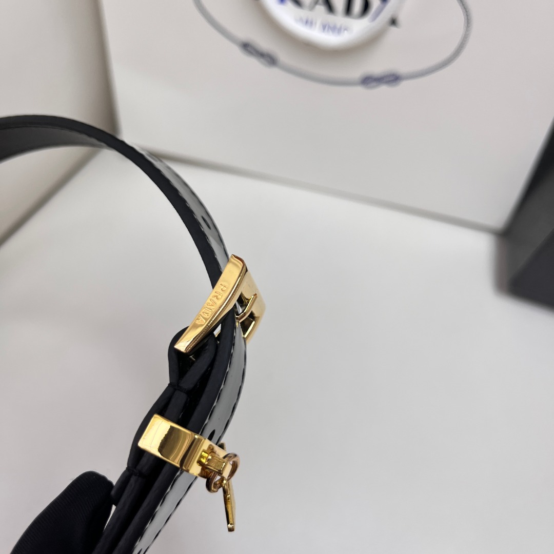 Prada Saffiano Leather Belt with Triangle Buckle | Classic Design 5 o 1i23fed9b1iuqi5u60s1ir51ivv3t