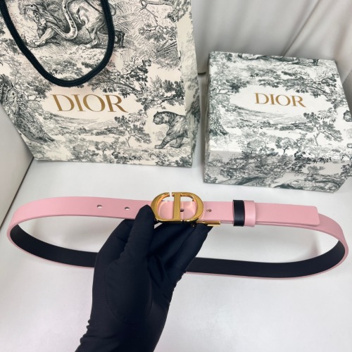 Ceinture Réversible Dior 2.0 cm en Cuir de Veau Lisse Rose et Noir avec Boucle CD 1 Ceinture Réversible Dior 2.0 cm en Cuir de Veau Lisse Rose et Noir avec Boucle CD