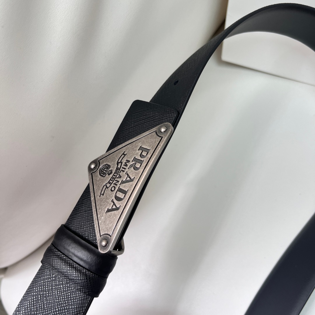 Prada Buckle Belt with Iconic Triangle Logo - Modern & Sophisticated 3 o 1i3cjh8ib1bgm1hts1ddn1sqg1k4r2d
