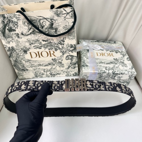 DIOR Reversible Belt - Elegant Black, CD Buckle, 3.0 cm - Free Packaging 1 DIOR Reversible Belt - Elegant Black, CD Buckle, 3.0 cm - Free Packaging