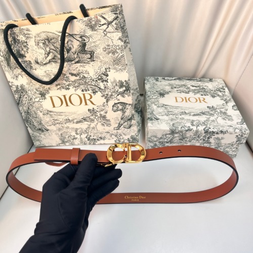 Elegante Cinturón Dior de Cuero con Hebilla CD para Mujer 1 Elegante Cinturón Dior de Cuero con Hebilla CD para Mujer