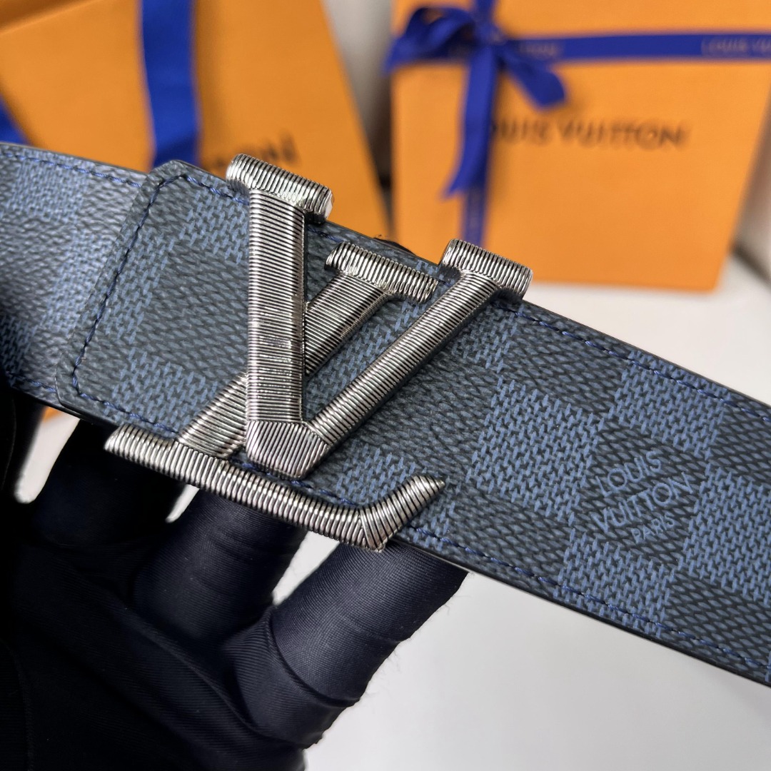 Louis Vuitton Damier Canvas Belt with LV Initial Buckle, 4.0 cm 3 o 1icpsvkvi1e1m1vh21s7h1kjv18a819