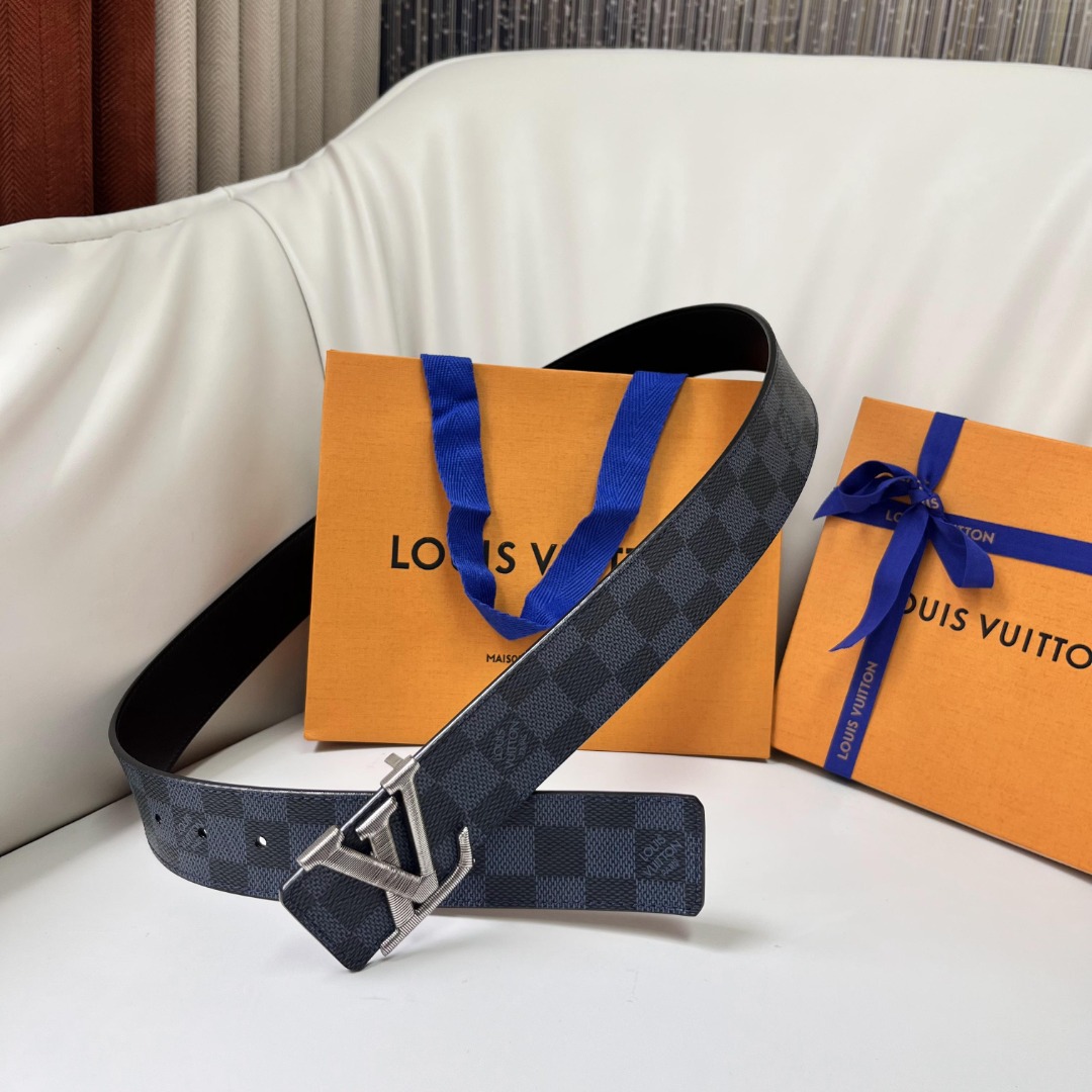 Louis Vuitton Damier Canvas Belt with LV Initial Buckle, 4.0 cm 8 o 1icpsvkvjtdbqjc1d8b1407g841e