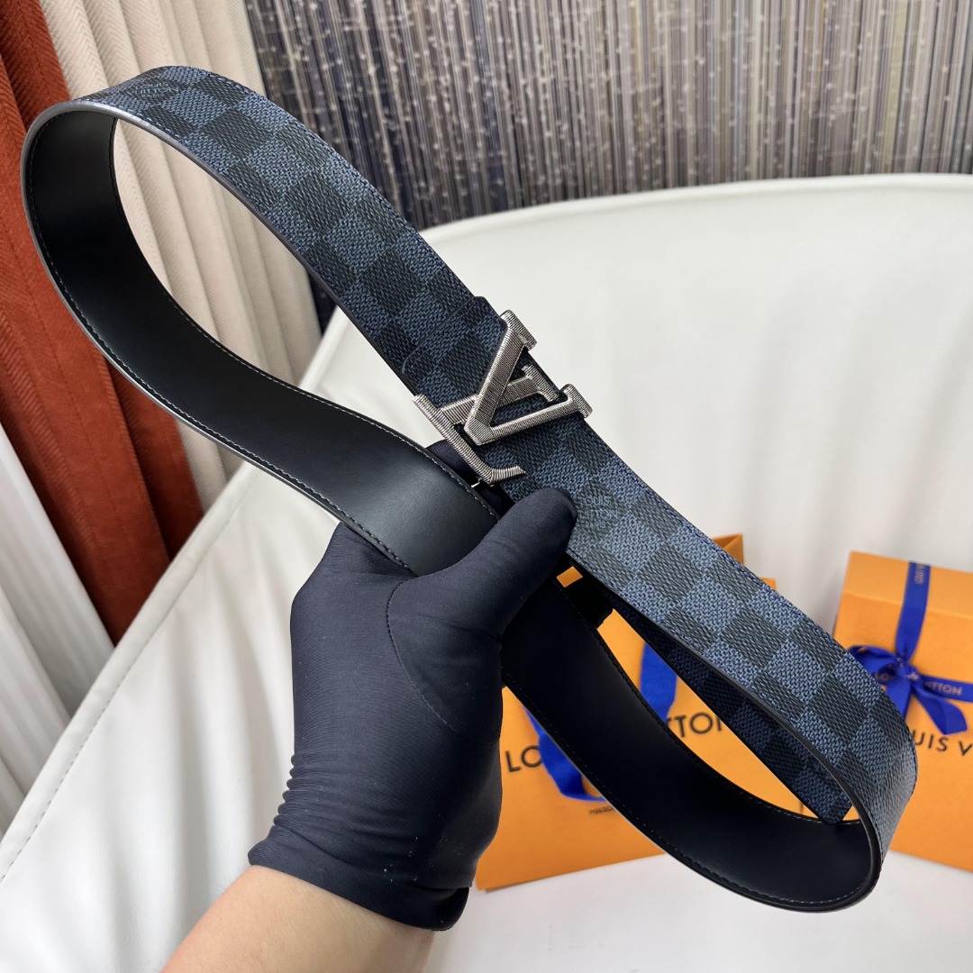 Louis Vuitton Damier Canvas Belt with LV Initial Buckle, 4.0 cm 4 o 1icpsvkvjvee17gd1s1e1f1uqht1a