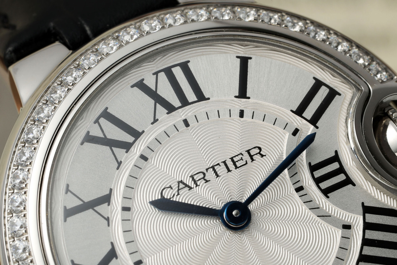 “A.F. Sculpture: High-Quality Swiss Watch with Steel Surface, Crystal Stones, and Brand-New Packaging” - 图片 3