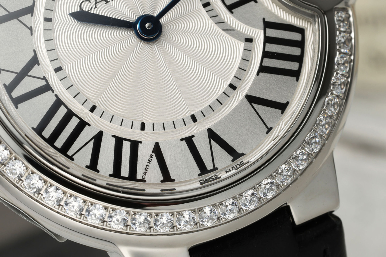 “A.F. Sculpture: High-Quality Swiss Watch with Steel Surface, Crystal Stones, and Brand-New Packaging” - 图片 4