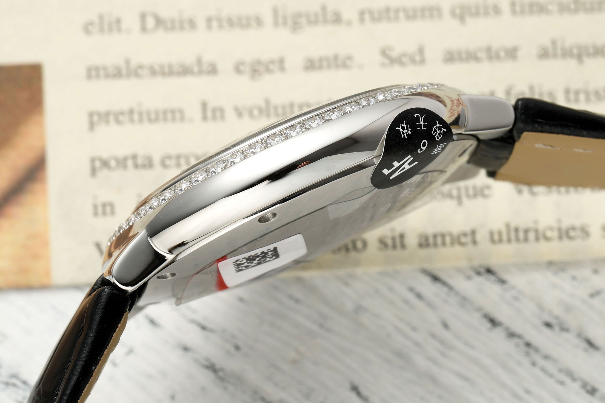 “A.F. Sculpture: High-Quality Swiss Watch with Steel Surface, Crystal Stones, and Brand-New Packaging” - 图片 5