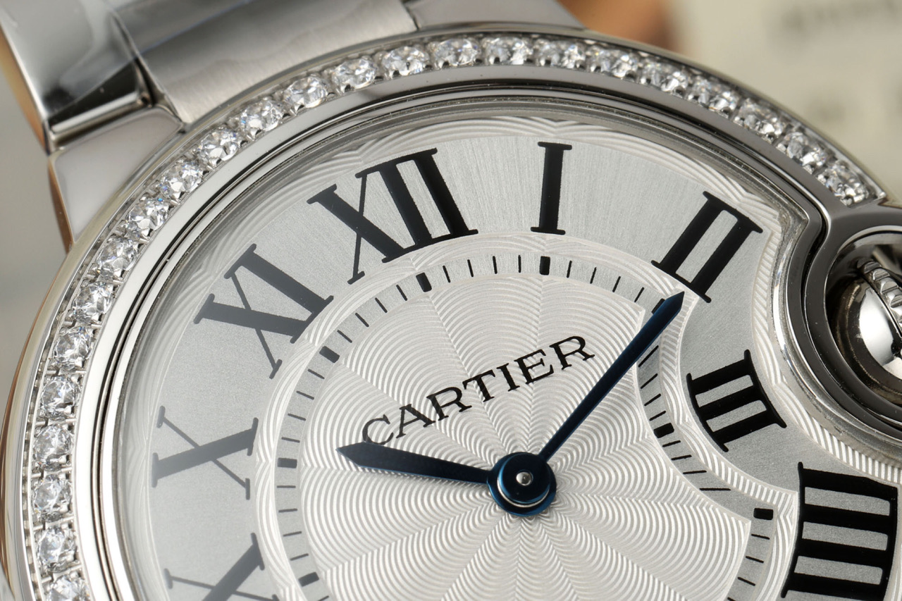 Cartier 33mm Blue Balloon Watch Review: Features, Quality, and Value Analysis - 图片 3