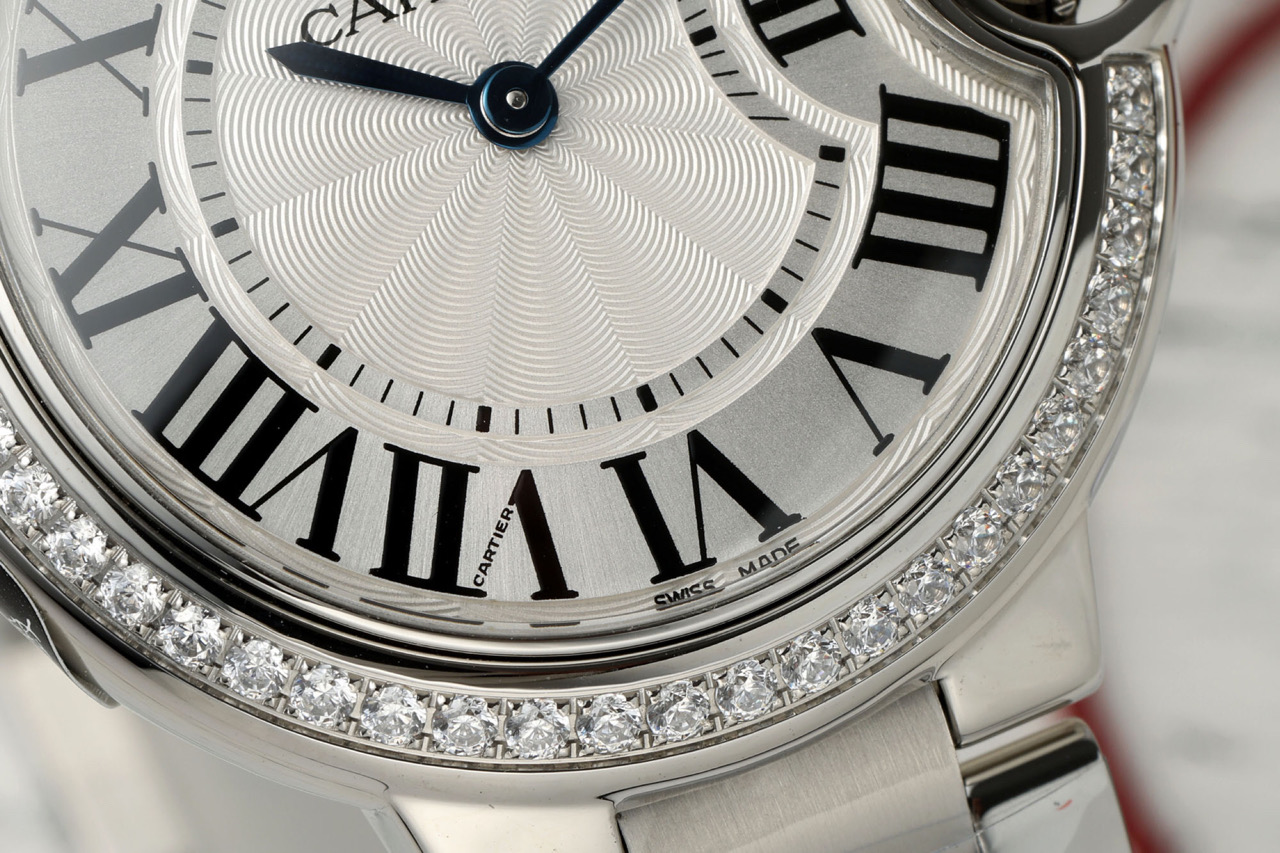 Cartier 33mm Blue Balloon Watch Review: Features, Quality, and Value Analysis - 图片 4