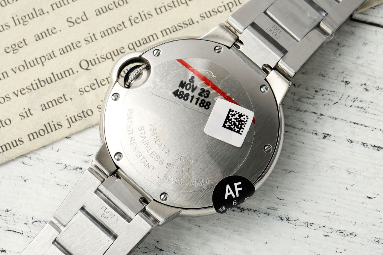 Cartier 33mm Blue Balloon Watch Review: Features, Quality, and Value Analysis - 图片 7