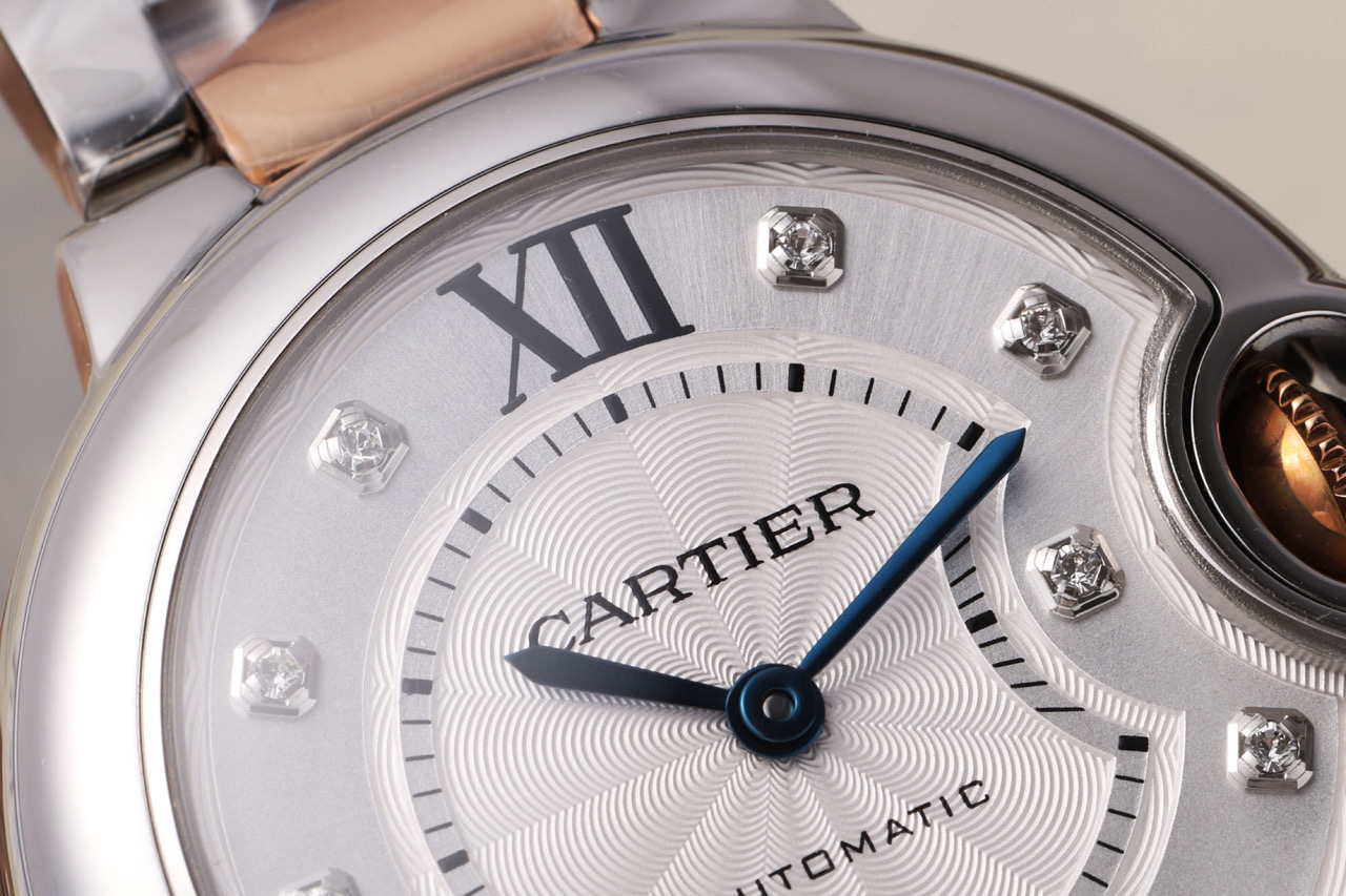 “Cartier Blue Balloon 33mm Watch: Steel Surface, Swiss Craftsmanship, Automatic Chain-up, High Quality Materials” - 图片 3