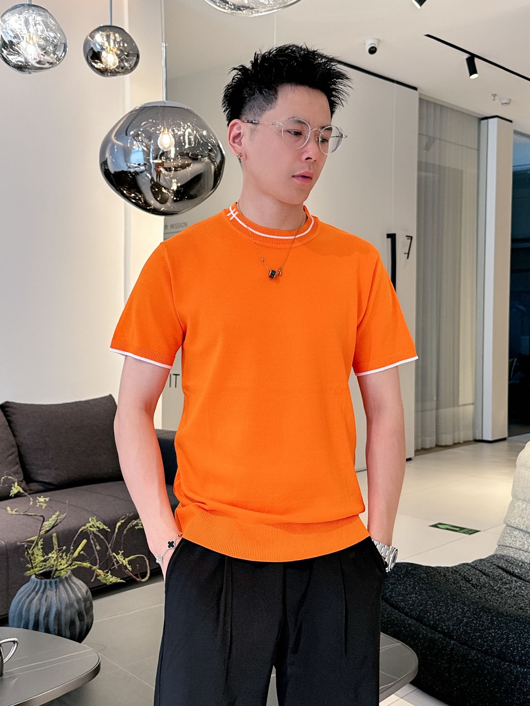 Hermes Men's Knitted Short Sleeve T-Shirt with Logo - Stylish & Comfortable 2 o 1i5bpvepb16g761b9j0vjcgic0