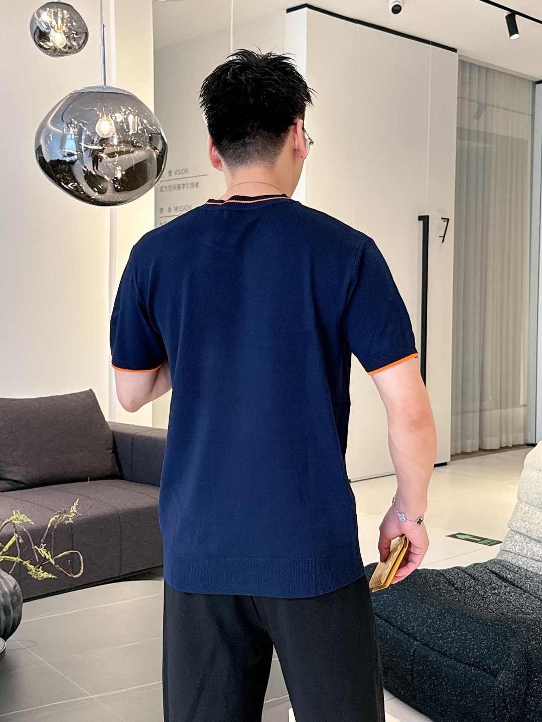 Hermès Men's Knitted Short Sleeve Top with Logo - Stylish & Comfortable 5 o 1i5bq0ono15752to1g4ekkak6t3