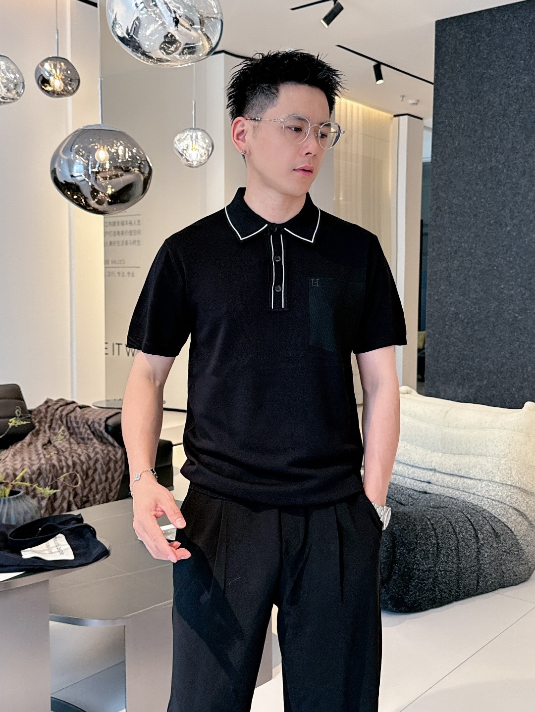 Hermès Knit Polo Shirt: Stylish Short Sleeve with Logo - Comfortable & Trendy 2 o 1i5psa9ke1ibds8m1fg9sq6e5l0