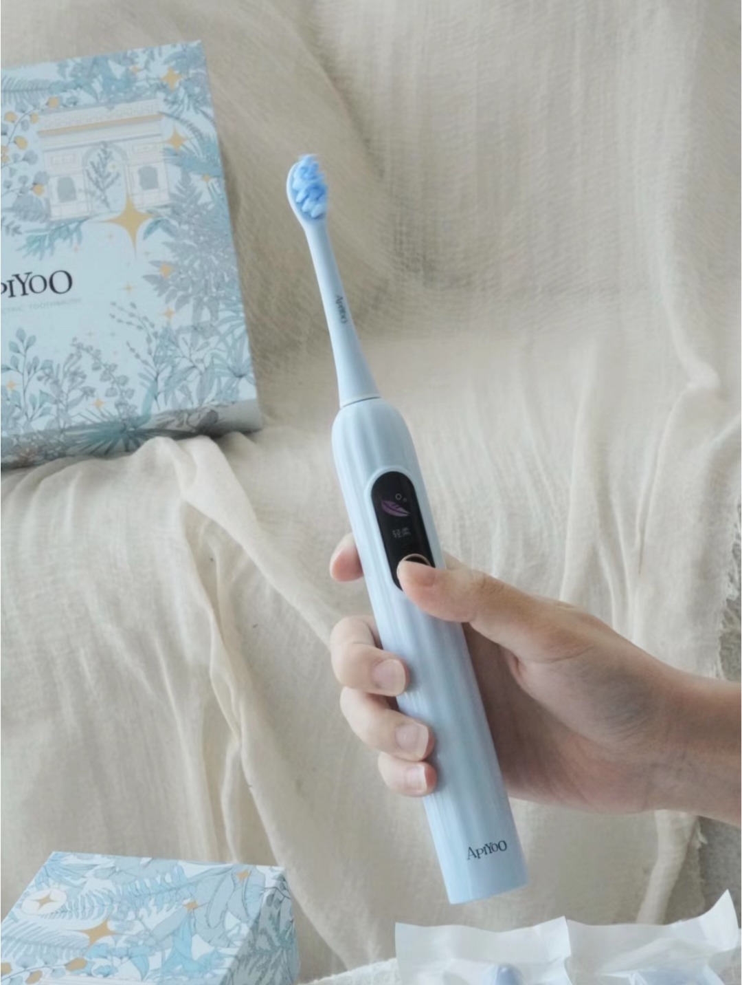 女神节送礼段位已经在next level！
精致好看的电动牙刷谁不爱？
超精致礼盒装，5种模式可切换
氛围感一下子就拉满~