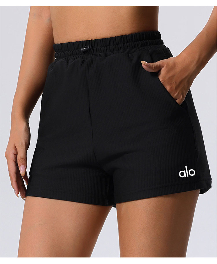 Alo shorts lounge cream