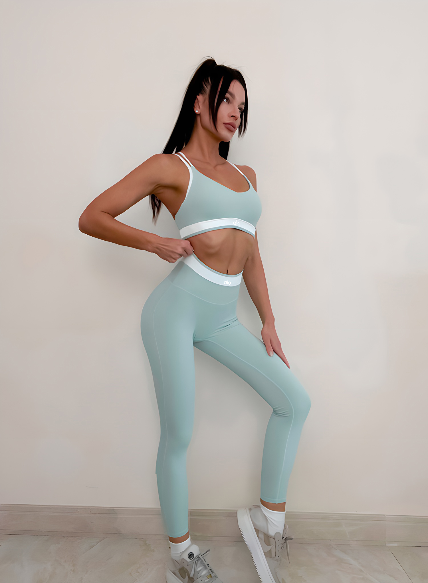 Alo set yoga black and white
