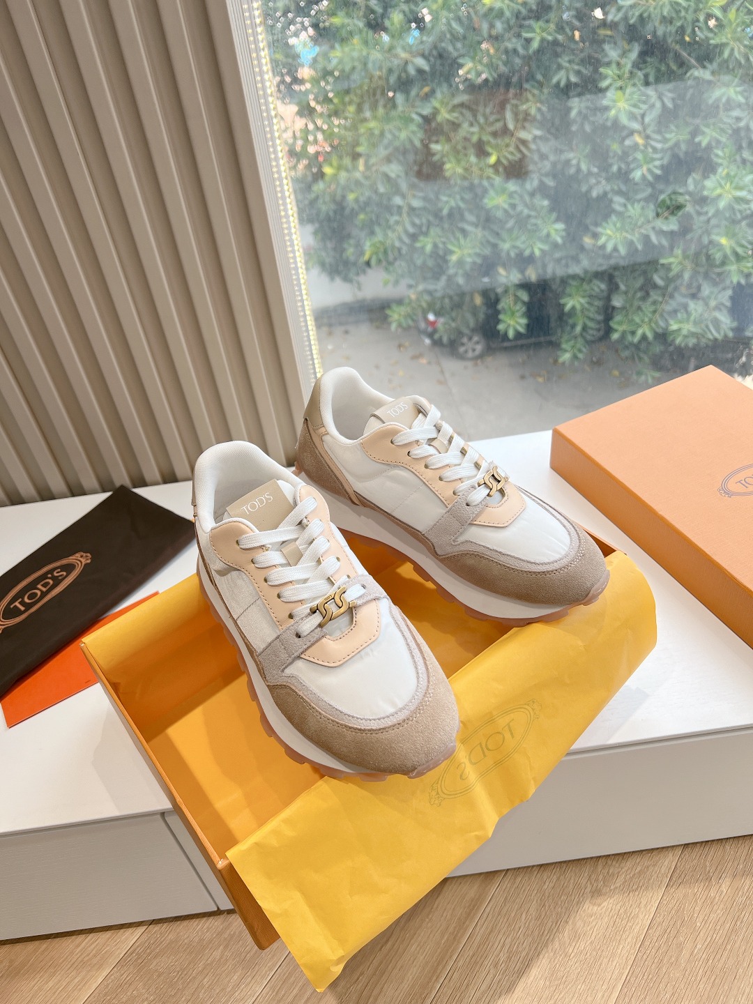 Tods Tombane Classics: Top-Class Commuter Shoes with Classic Design.