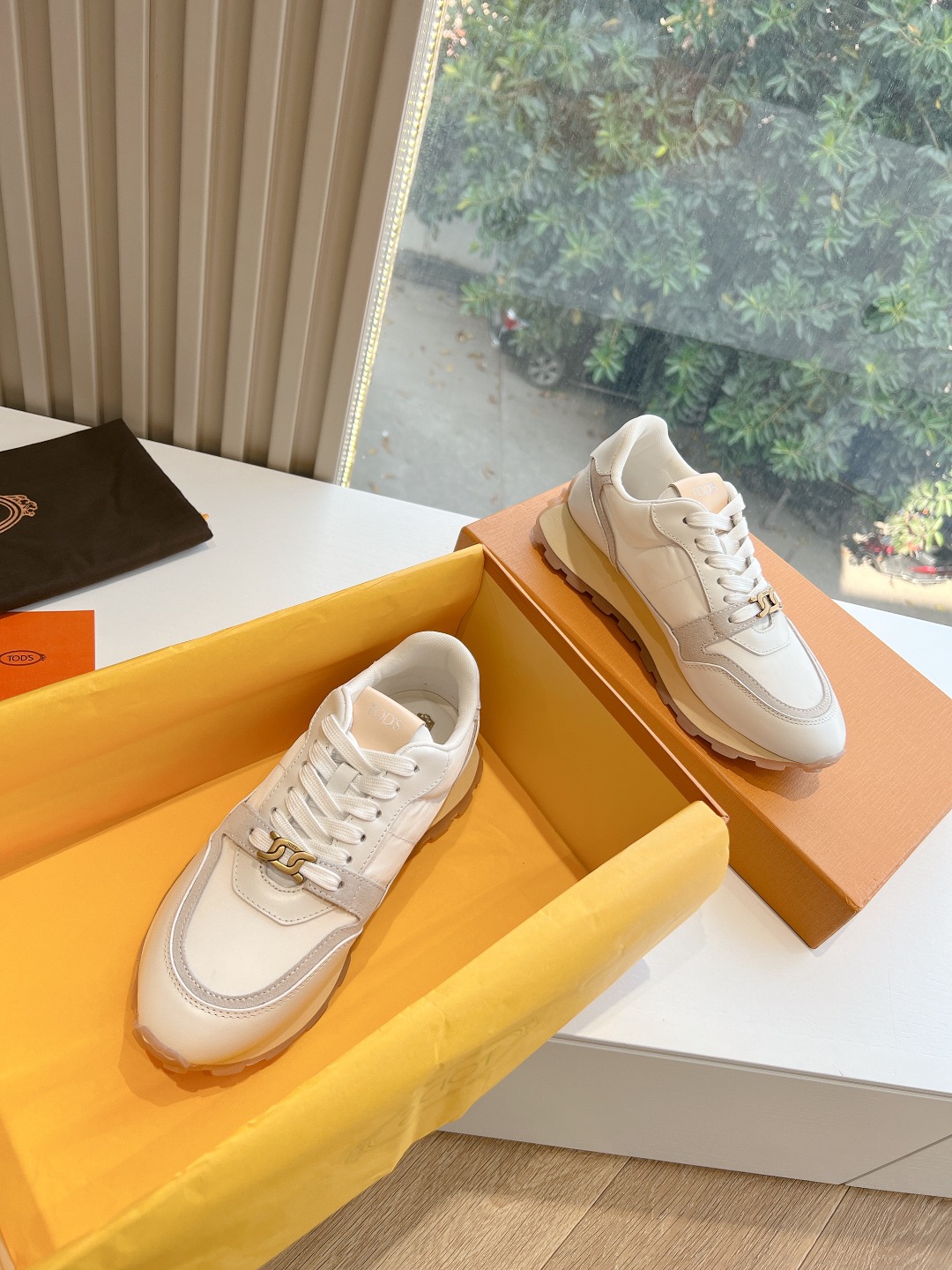 Tods Tombane Classics: Top-Class Commuter Shoes for Style and Comfort - 图片 2