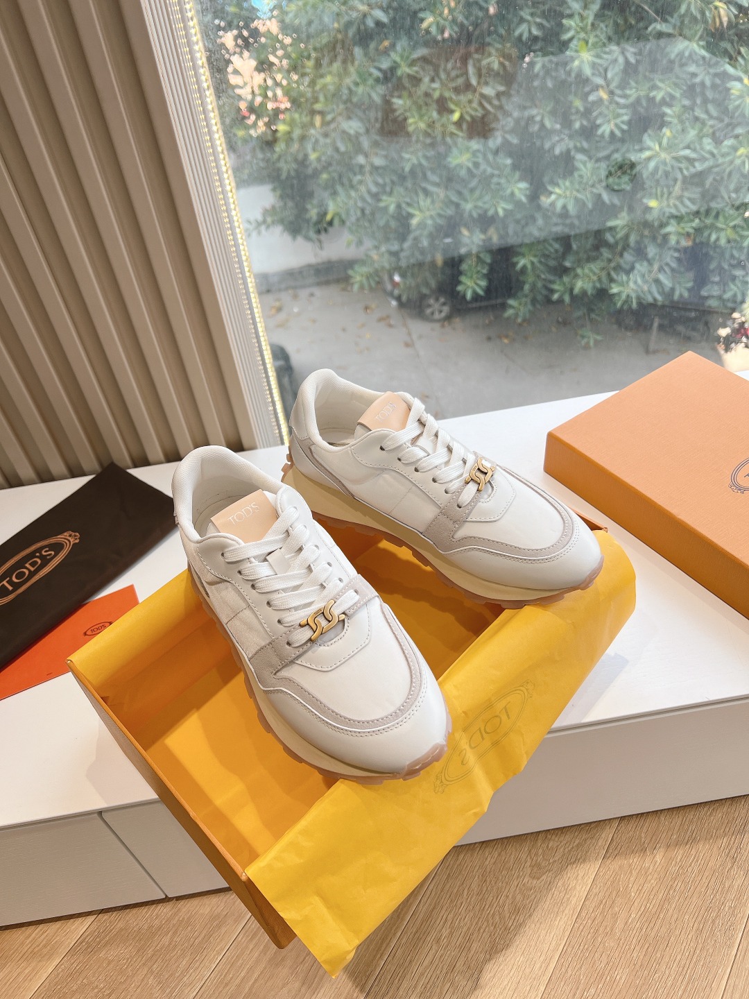 Tods Tombane Classics: Top-Class Commuter Shoes for Style and Comfort - 图片 1