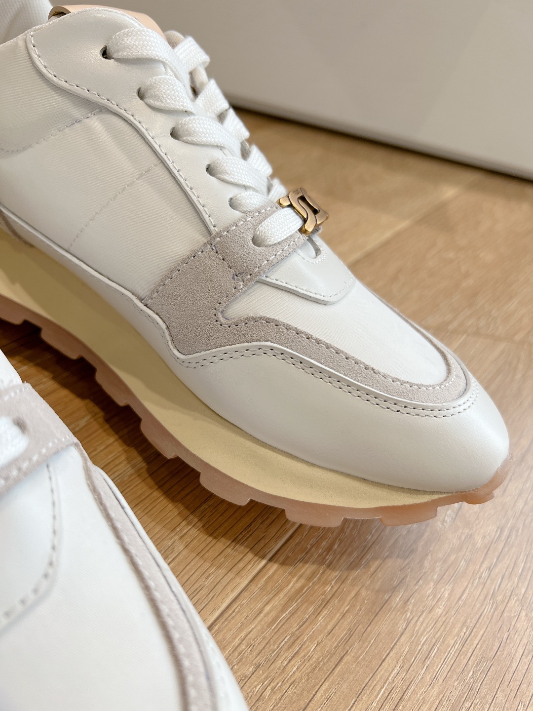 Tods Tombane Classics: Top-Class Commuter Shoes for Style and Comfort - 图片 7