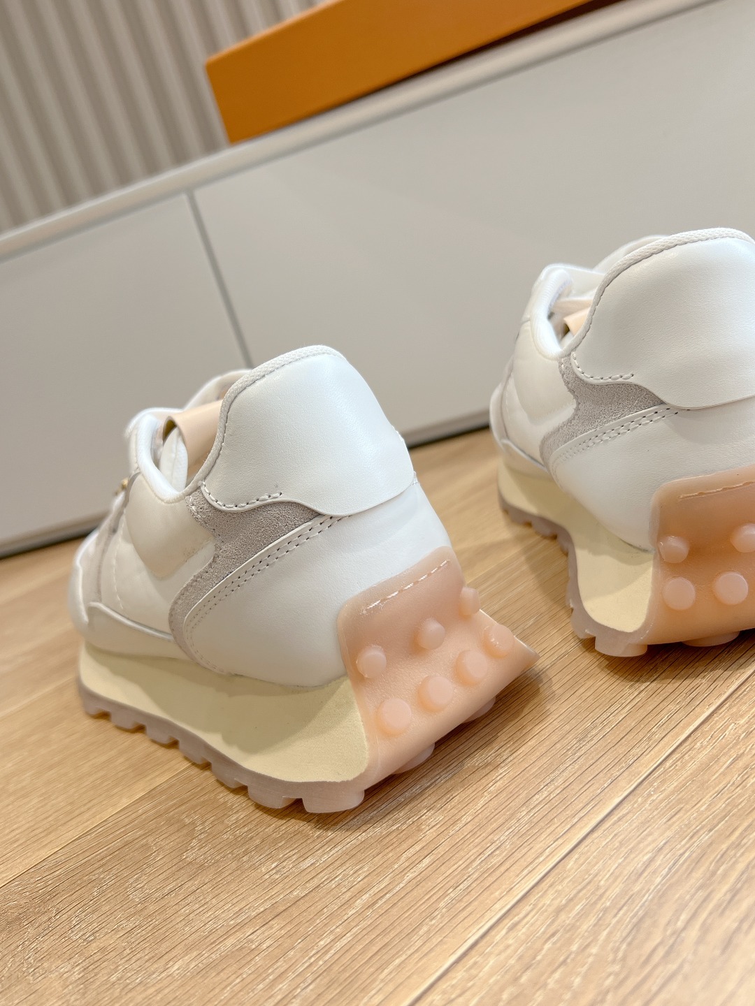Tods Tombane Classics: Top-Class Commuter Shoes for Style and Comfort - 图片 9