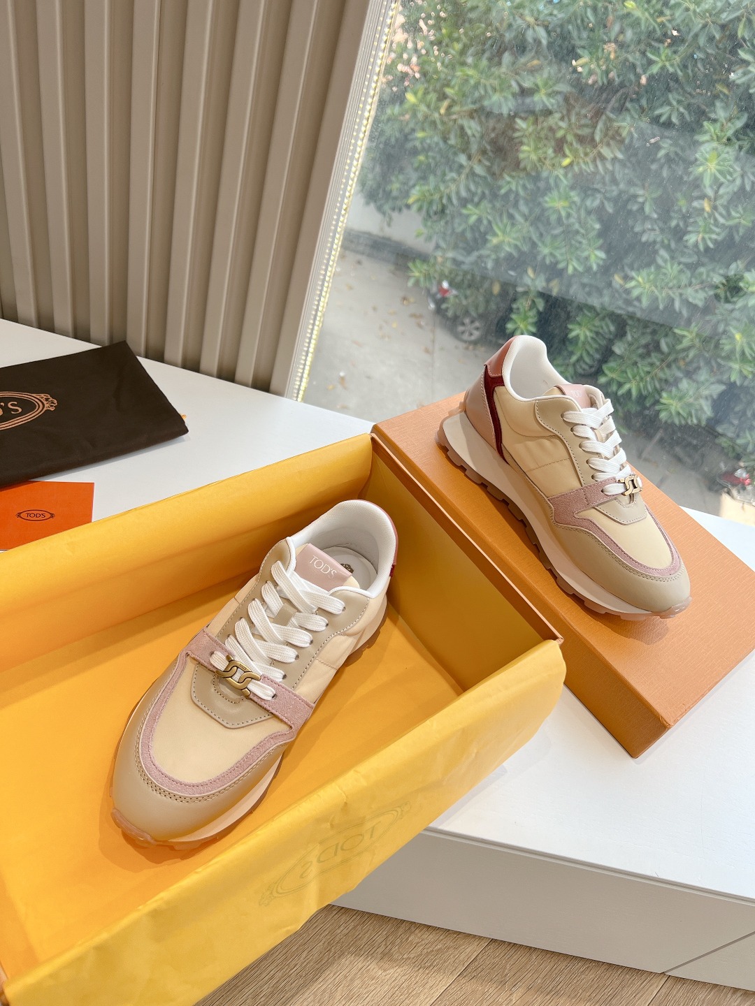 TODS Tombane Classics: Stylish Calfskin Shoes for Daily Commuters - 图片 2