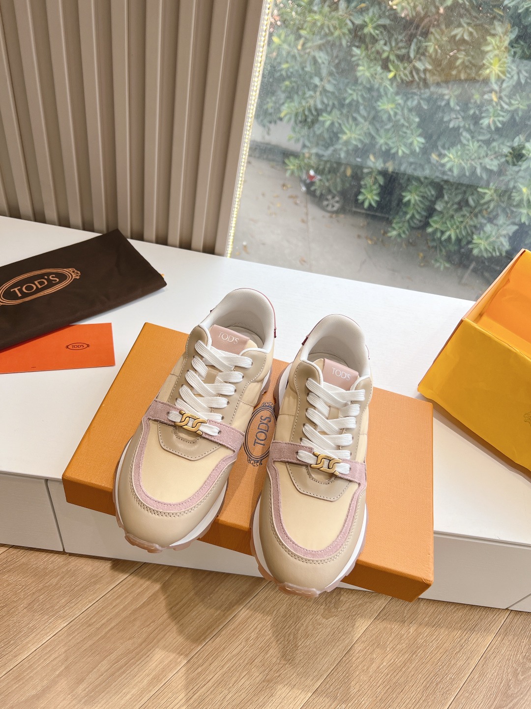 TODS Tombane Classics: Stylish Calfskin Shoes for Daily Commuters - 图片 4