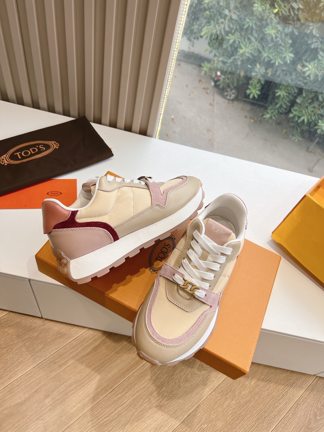 TODS Tombane Classics: Stylish Calfskin Shoes for Daily Commuters - 图片 5