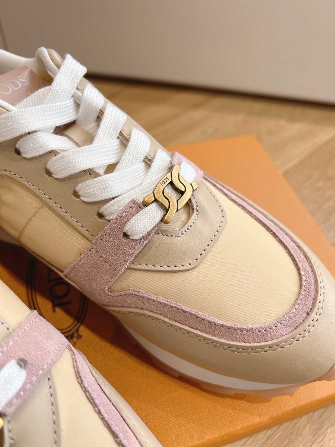 TODS Tombane Classics: Stylish Calfskin Shoes for Daily Commuters - 图片 8