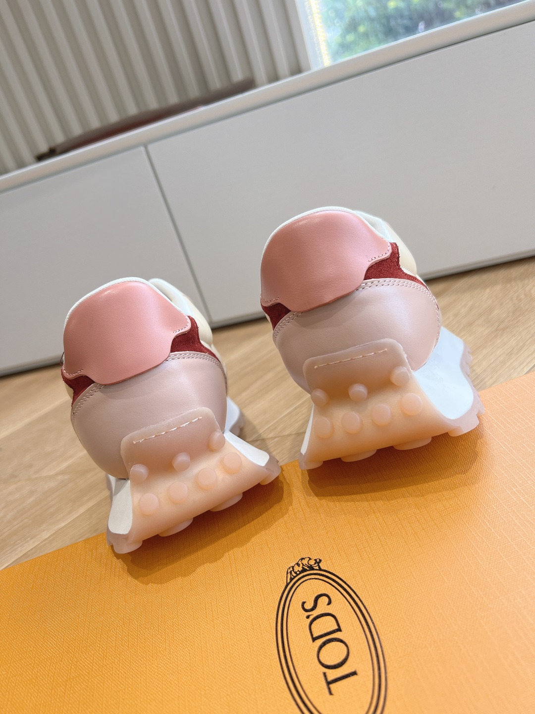 TODS Tombane Classics: Stylish Calfskin Shoes for Daily Commuters - 图片 7