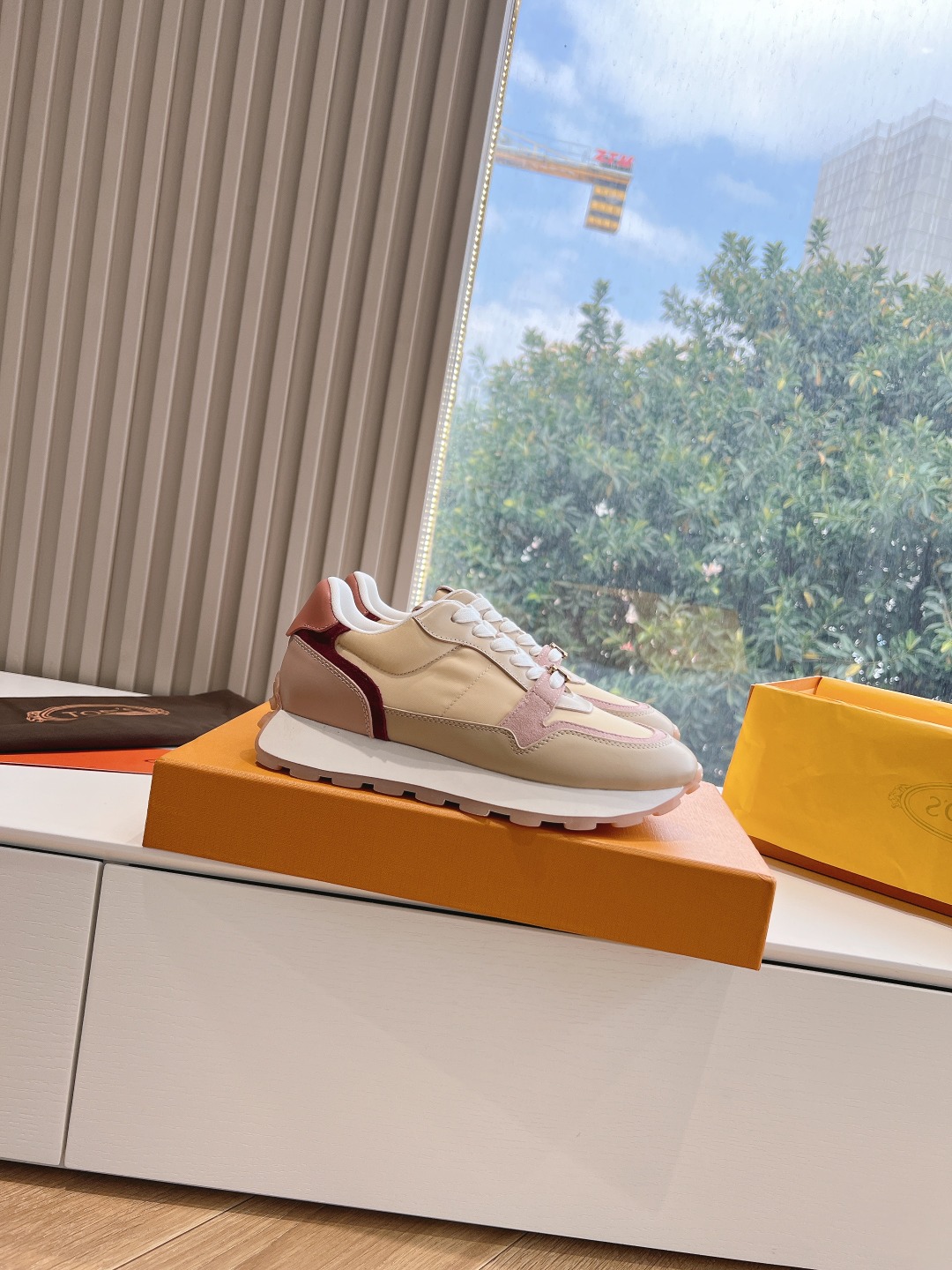 TODS Tombane Classics: Stylish Calfskin Shoes for Daily Commuters - 图片 6