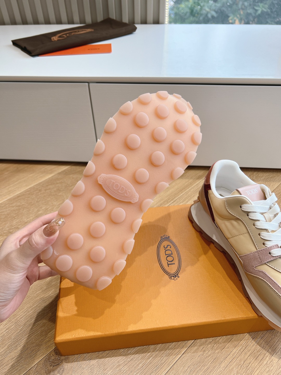 TODS Tombane Classics: Stylish Calfskin Shoes for Daily Commuters - 图片 9