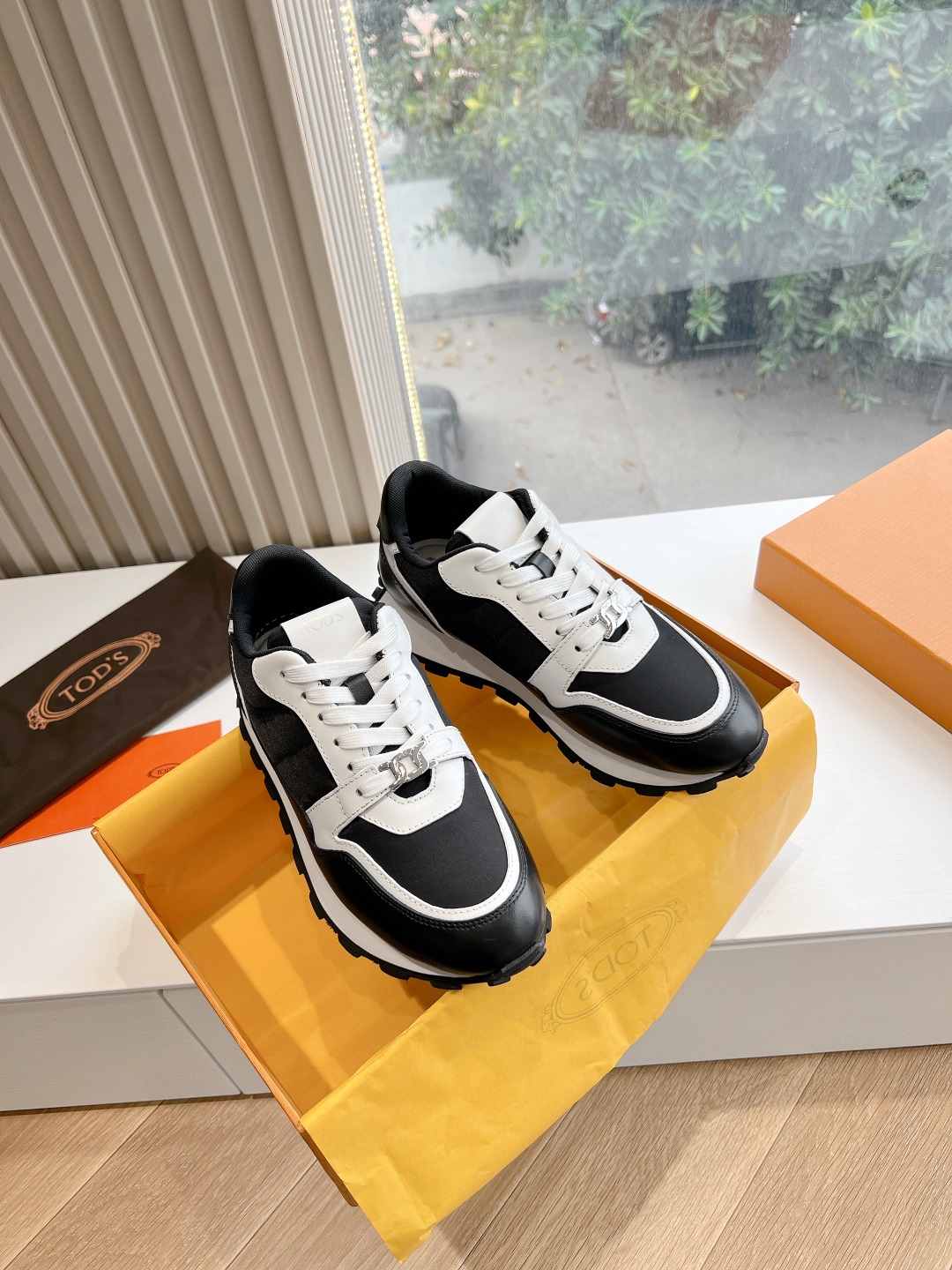 Tods Tombane Classics: Top-Class Daily Commuter Shoes for Style and Comfort - 图片 1