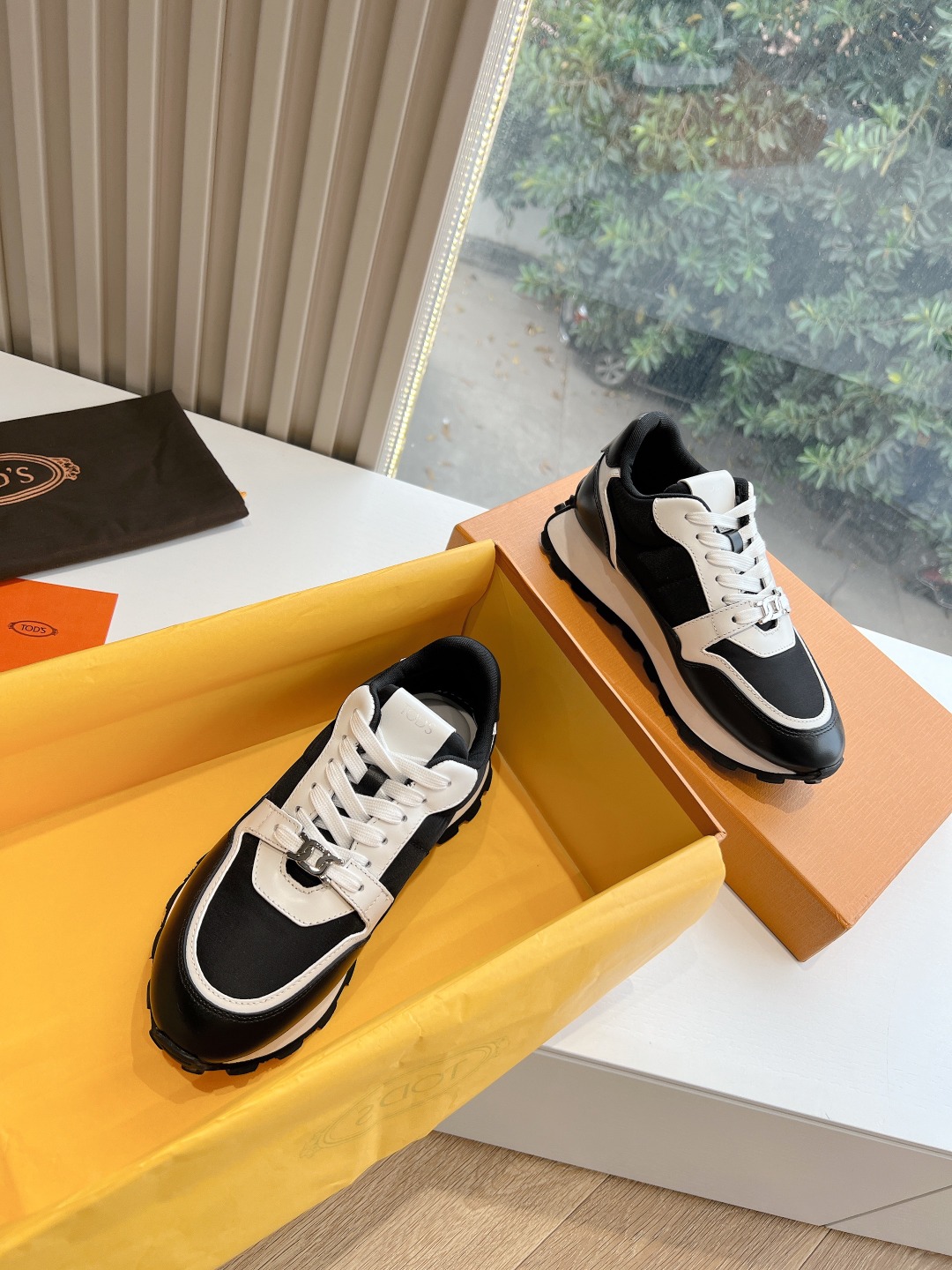 Tods Tombane Classics: Top-Class Daily Commuter Shoes for Style and Comfort - 图片 2