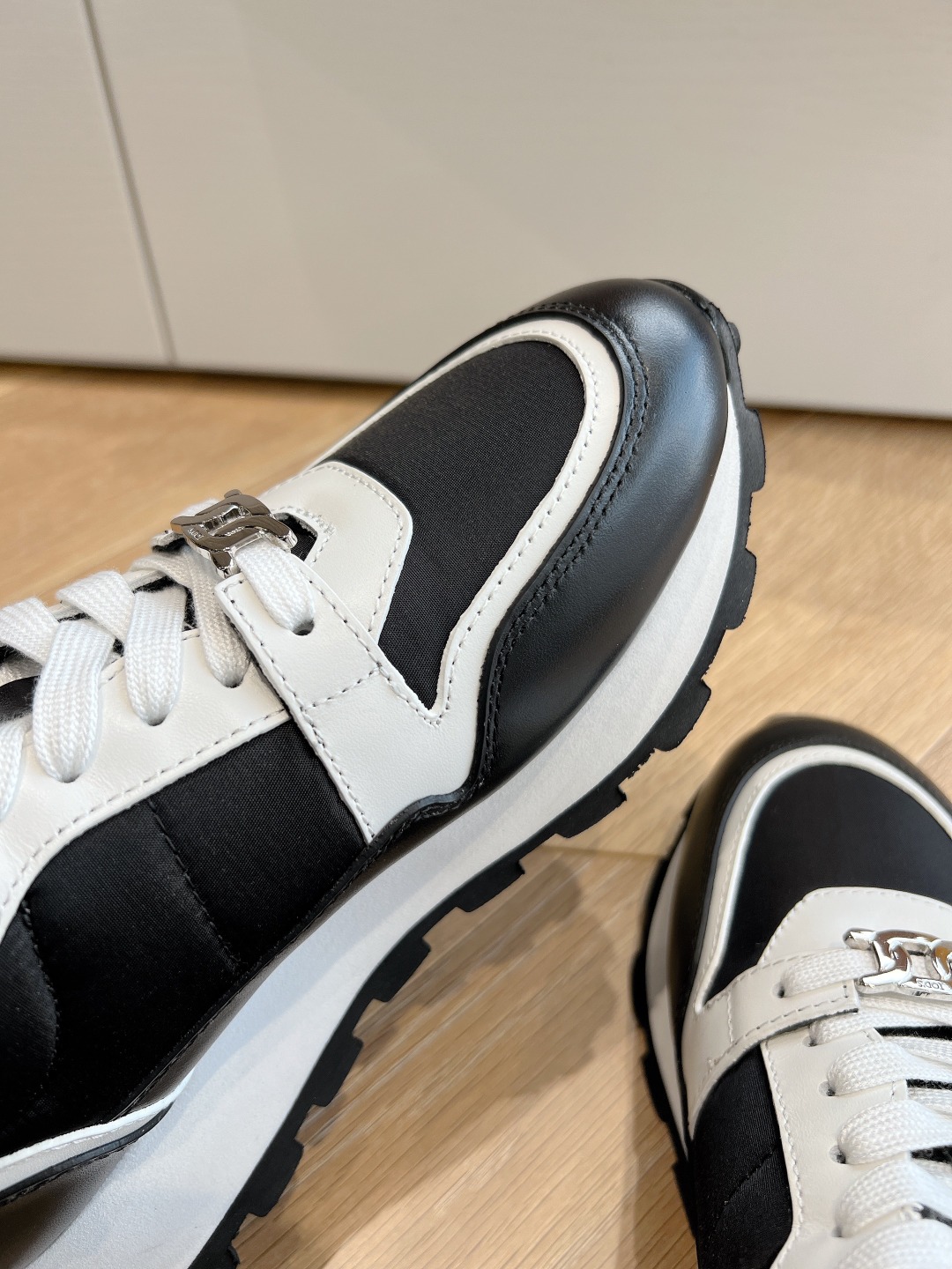 Tods Tombane Classics: Top-Class Daily Commuter Shoes for Style and Comfort - 图片 8