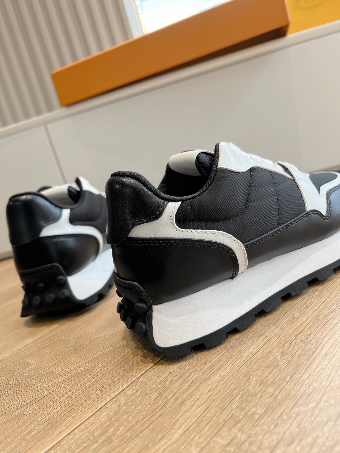Tods Tombane Classics: Top-Class Daily Commuter Shoes for Style and Comfort - 图片 9
