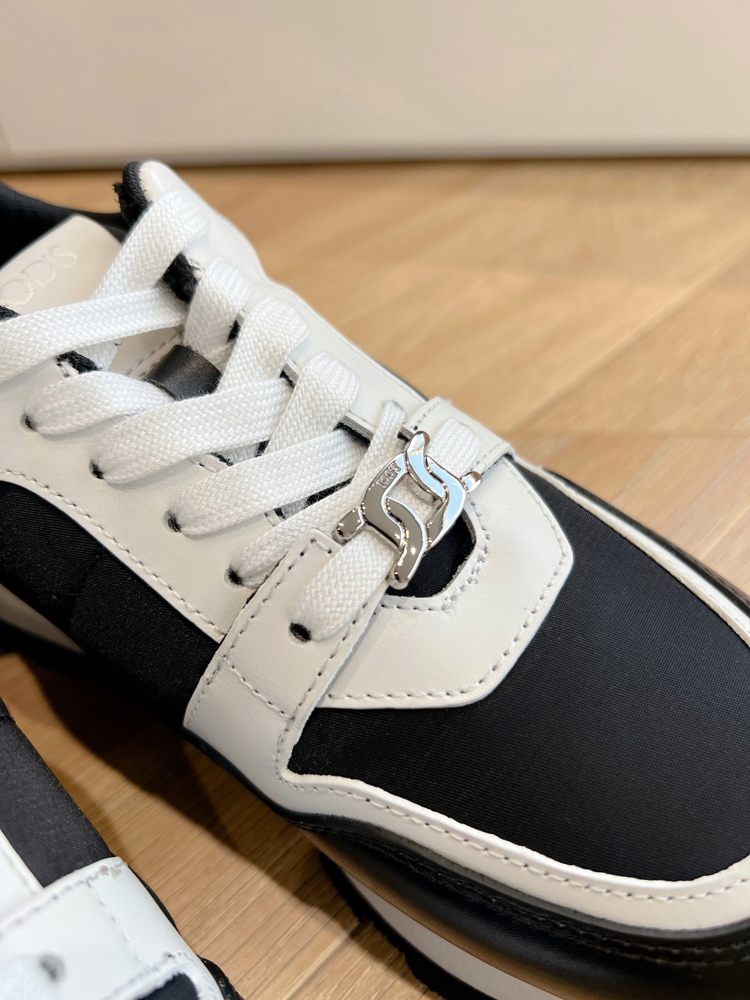 Tods Tombane Classics: Top-Class Daily Commuter Shoes for Style and Comfort - 图片 7