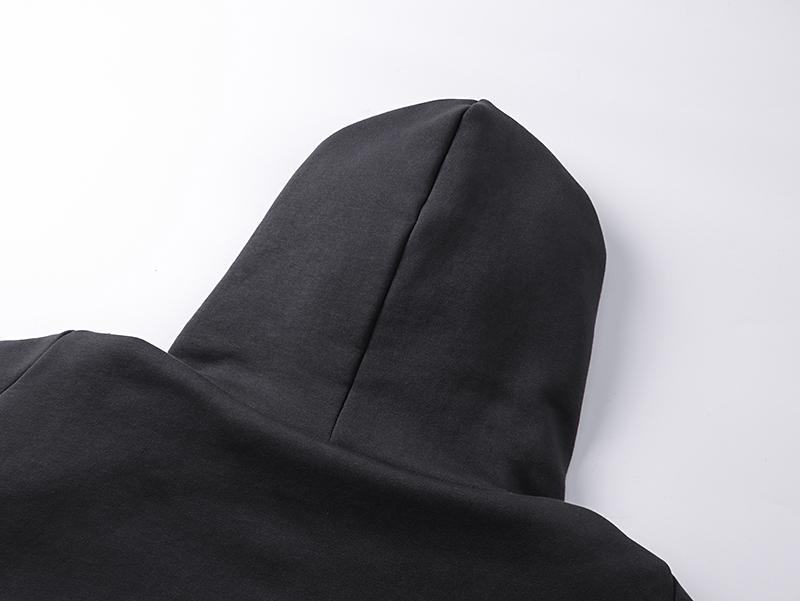 T3# P135
yeezy×gap×balenciaga侃爷三方联名双层拉链卫衣外套
整件衣服双层设计，克数偏重，双层面料，内衬做了280克平纹，外布做了400克卫衣布。
/衣身偏短 短宽短宽的版型
/定制ykk拉链
/原包装简陋 包装定制了yeezy包装
黑色 藏青色 水泥灰 卡其色 
S M L XL
