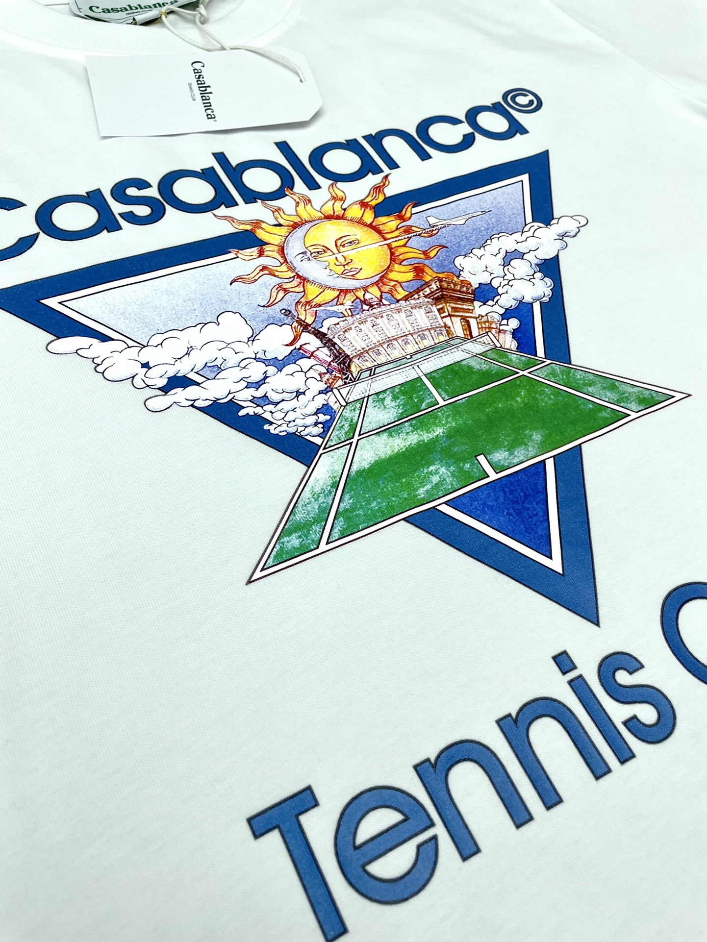 💴75
CASABLANCA短袖T恤                                                                                                        原版开发 采用250克高密度双纱纯棉面料 上身柔软舒适
进口设备 原版印花 色彩鲜艳清晰 
国内一线品牌代工厂代工 做工无可挑剔