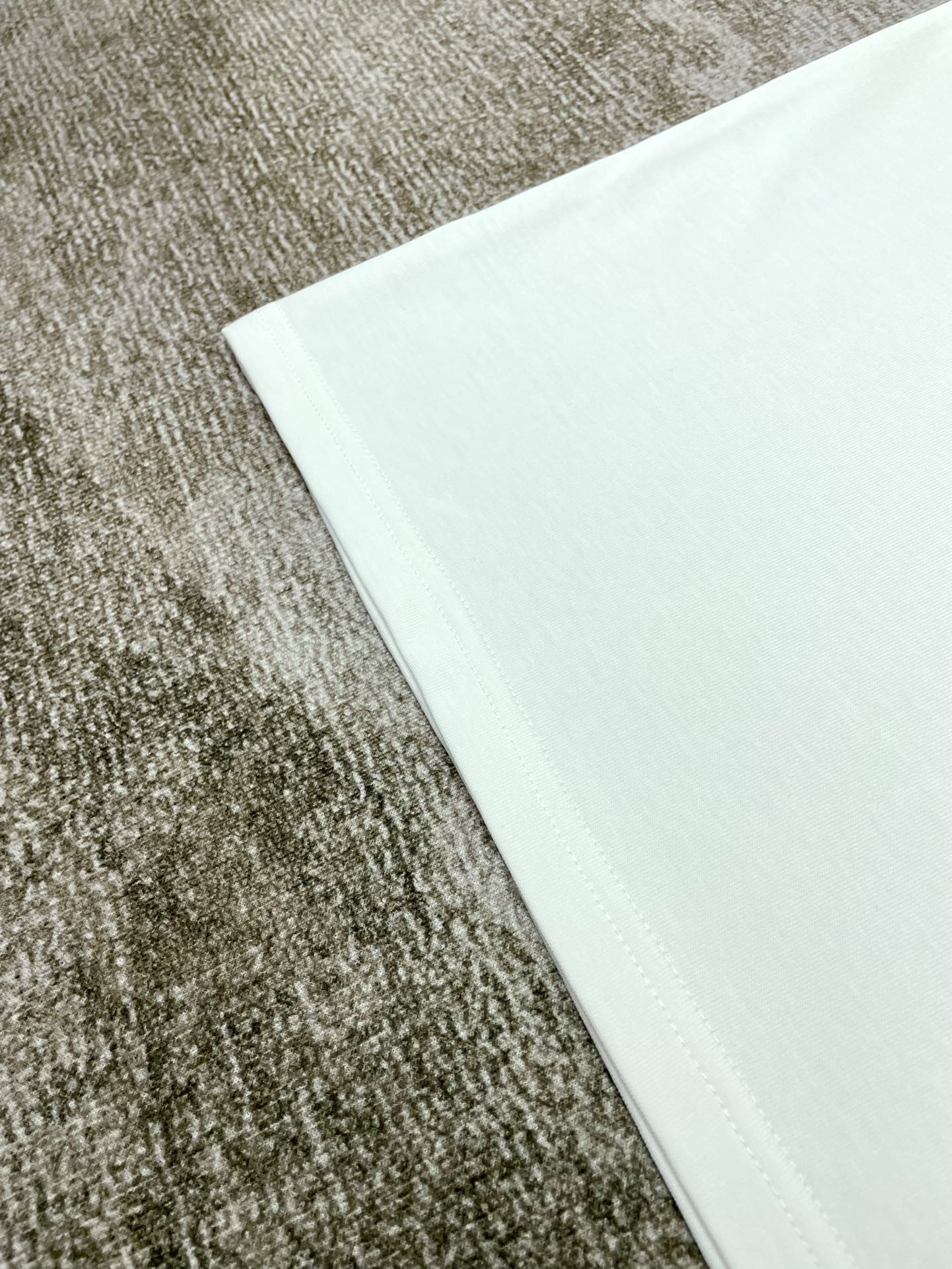 💴75
CASABLANCA短袖T恤                                                                                                        原版开发 采用250克高密度双纱纯棉面料 上身柔软舒适
进口设备 原版印花 色彩鲜艳清晰 
国内一线品牌代工厂代工 做工无可挑剔