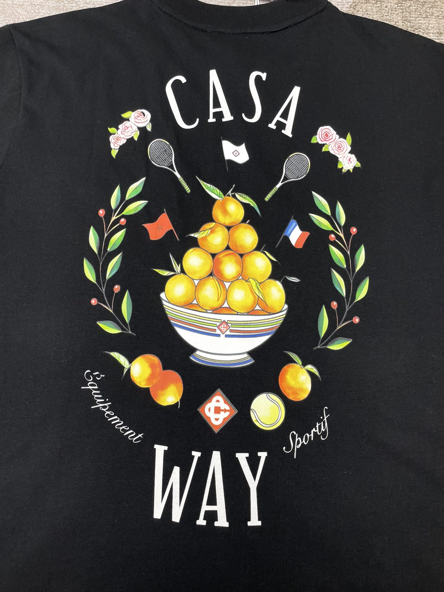 💴75
CASABLANCA短袖T恤                                                                                                        原版开发 采用250克高密度双纱纯棉面料 上身柔软舒适
进口设备 原版印花 色彩鲜艳清晰 
国内一线品牌代工厂代工 做工无可挑剔