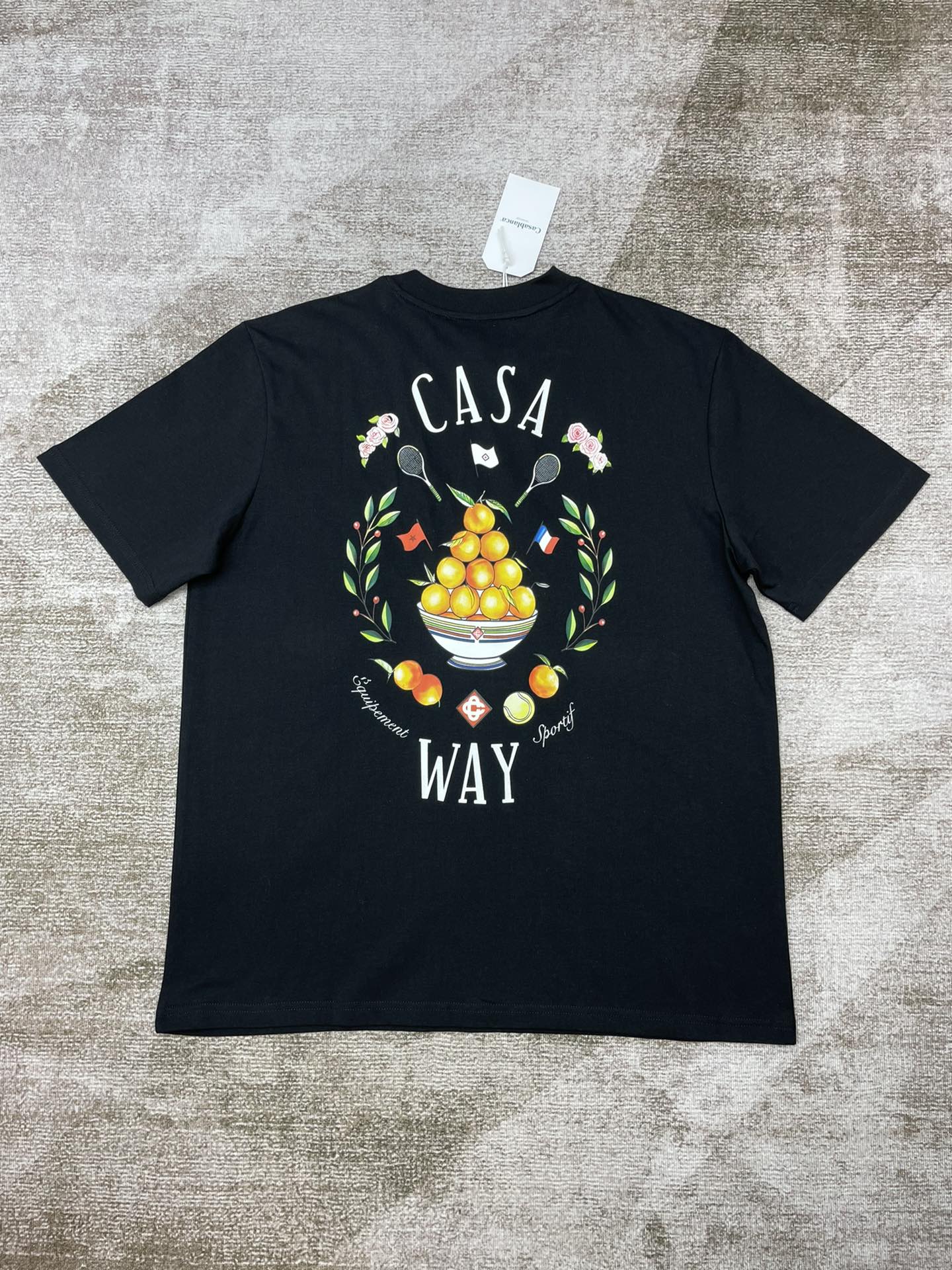 💴75
CASABLANCA短袖T恤                                                                                                        原版开发 采用250克高密度双纱纯棉面料 上身柔软舒适
进口设备 原版印花 色彩鲜艳清晰 
国内一线品牌代工厂代工 做工无可挑剔